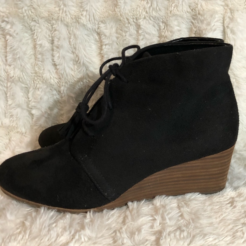Dr Scholls Dakota suede lace up booties